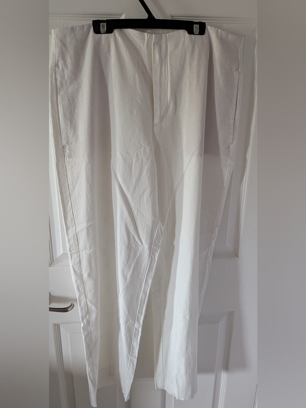 GAP Women's White Capris. Linen Mix